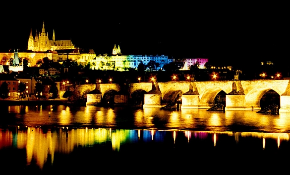 http://resources.pokerstrategy.com/2012/11/14/prague-castle-at-night.jpg